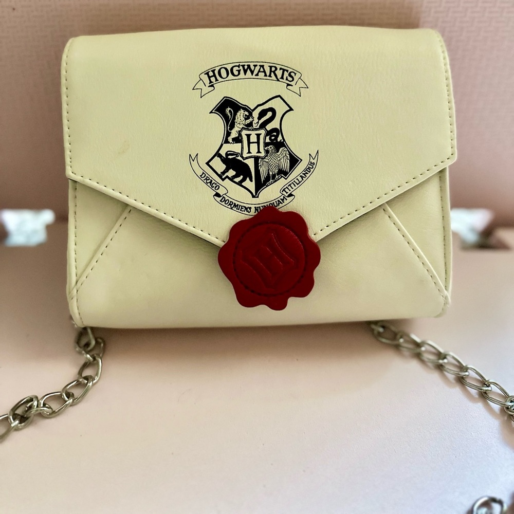 Hogwarts Harry Potter Letter Seal Purse by Bioworld